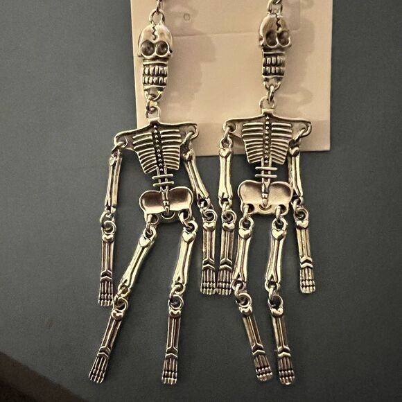 🩶 ON SALE 🩶 Betsey Johnson Metallic Skeleton Dangle Earrings 🩶 - Picture 4 of 10